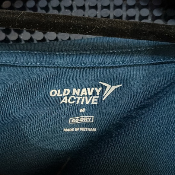 Old navy active wear top - Picture 4 of 4